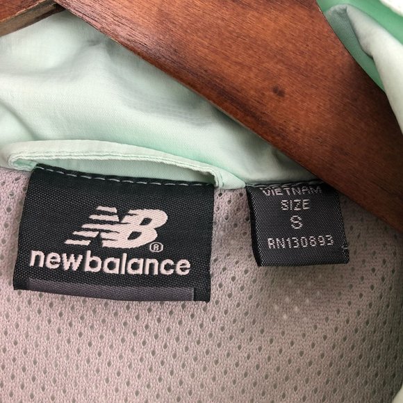 New Balance Women's Size Small Green Grey Lightweight Windbreaker Jacket - Picture 8 of 12